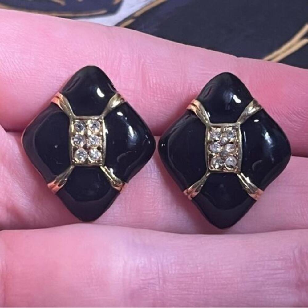 Vintage Sarah Coventry Classic Black Gold Enamel CZ Diamond Shaped Earrings A1